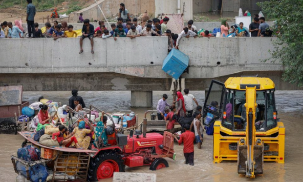 Hết nắng nóng, Ấn Độ lại hứng chịu lượng mưa lớn kỷ lục