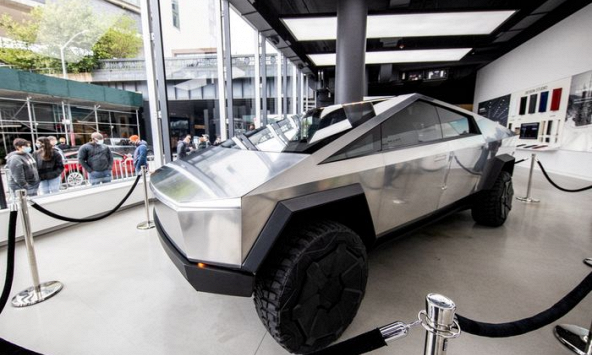 Tesla bắt đầu sản xuất xe bán tải điện Cybertruck sau nhiều năm trì hoãn