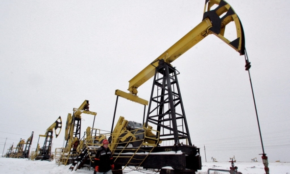 Giá dầu Brent trượt dài khỏi mốc 80 USD/thùng