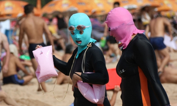 'Mốt' thời trang mới nhất ở Trung Quốc khi sóng nhiệt tăng cao