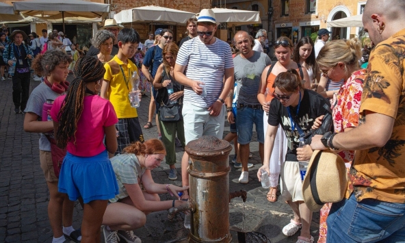 Nắng nóng thiêu đốt, nhiệt độ lên mức báo động trên thế giới