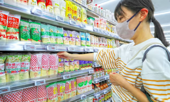 Nhật Bản vượt Mỹ về lạm phát, nhưng tăng trưởng tiền lương chậm lại