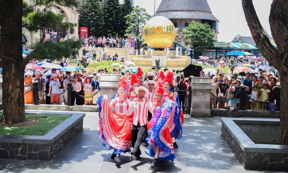 Dịch vụ – Mảnh đất 'màu mỡ' ở thủ phủ du lịch Đà Nẵng