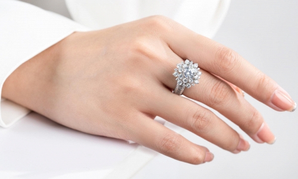 Bộ sưu tập nhẫn kim cương lấy cảm hứng từ thế giới hoa