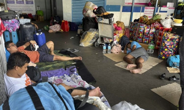 Hàng nghìn người mất điện khi bão Doksuri tấn công Philippines