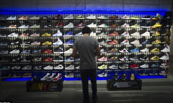 Adidas và Puma đặt cược vào xu hướng 'sneaker samba' trên thị trường khó khăn