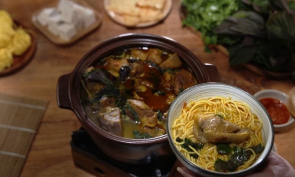 Món ngon mỗi ngày: Cách làm lẩu vịt tía tô thơm lừng, hấp dẫn