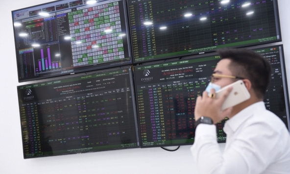 Chứng khoán Việt Nam dao động trong biên độ hẹp sau khi Fed tăng lãi suất