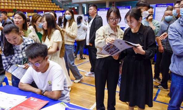 Nền kinh tế Trung Quốc tồi tệ ra sao khi hàng triệu thanh niên thất nghiệp và vỡ mộng?