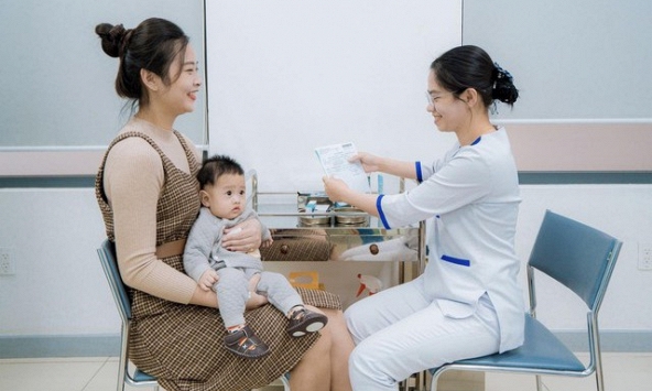 Lô vaccine 5 trong 1 do WHO và UNICEF hỗ trợ về đến Việt Nam