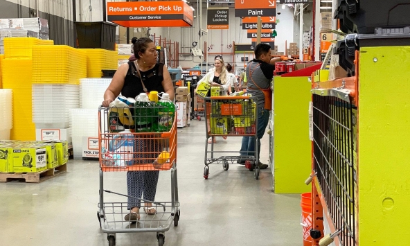 Kinh tế Mỹ tăng tốc bất chấp dự báo về khả năng suy thoái