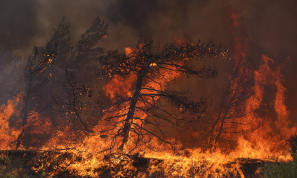 Điểm nóng du lịch Rhodes bùng cháy khi những đợt nắng nóng liên tiếp tàn phá Hy Lạp