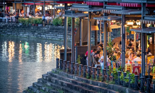 Grab và Foodpanda mở rộng sang dịch vụ đặt bàn ăn tối khi tốc độ tăng trưởng bùng nổ