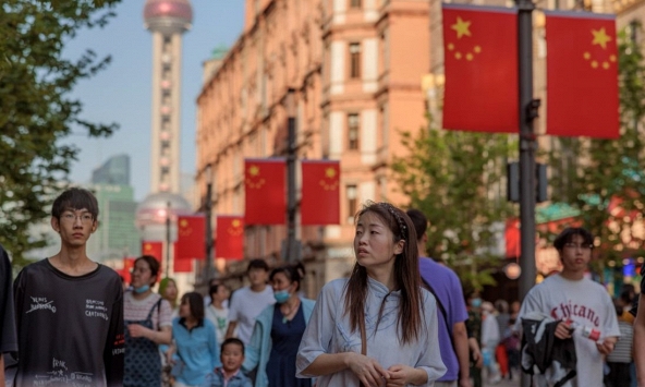 Trung Quốc nới lỏng quy định về hộ khẩu và thị thực để vực dậy nền kinh tế