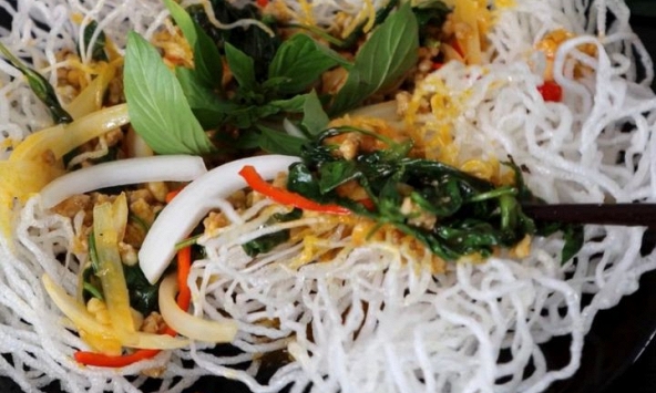 Món ngon mỗi ngày: Miến chiên giòn sốt tôm thịt