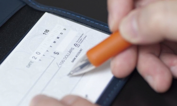 Singapore đặt mục tiêu không dùng séc vào 2025