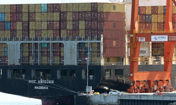 Nhu cầu sụt giảm kéo sản xuất toàn cầu đến khủng hoảng tài chính