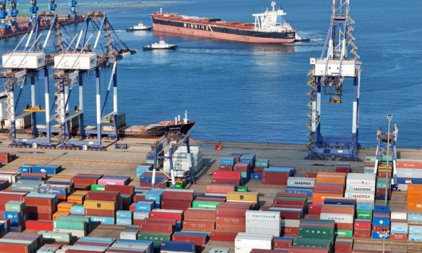 Xuất khẩu của Trung Quốc giảm mạnh nhất kể từ tháng 2/2020