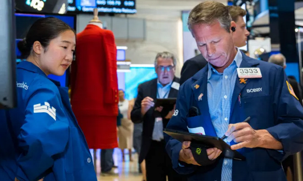 Chứng khoán châu Á trái chiều khi giá tiêu dùng Trung Quốc giảm lần đầu tiên sau hơn 2 năm