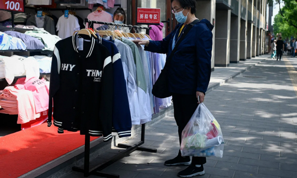 Sức mua quá yếu, giảm phát đè nặng kinh tế Trung Quốc
