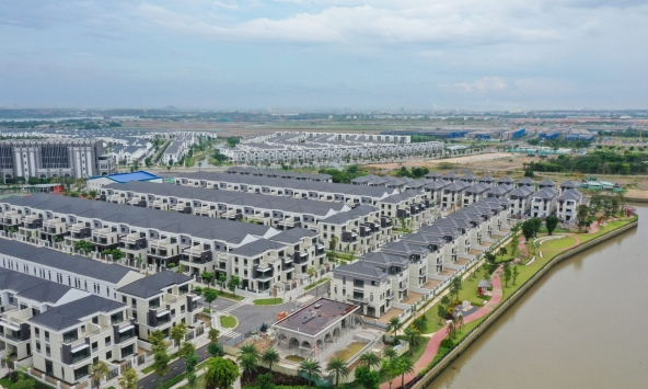 Chủ tịch bất động sản Long Hưng Phát bị tạm hoãn xuất cảnh