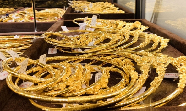 Giá vàng hôm nay 9/8: Vàng thế giới lao dốc do đồng USD tăng vọt