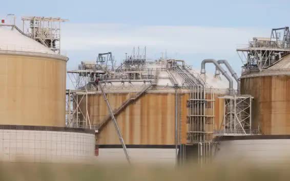 Giá khí đốt châu Âu tăng gần 40% do lo ngại về nguồn cung của Úc