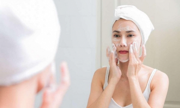 Có nên rửa mặt nhiều lần trong ngày?