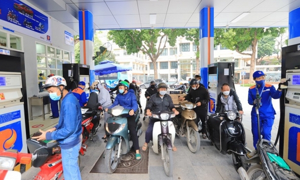 Giá xăng tăng không đáng kể, dầu tăng mạnh từ hôm nay (11/8)