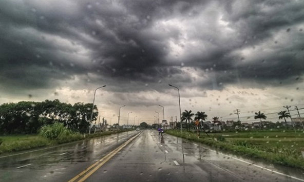 Dự báo thời tiết ngày mai 15/8: Hà Nội mưa dông cần đề phòng xảy ra lốc, sét