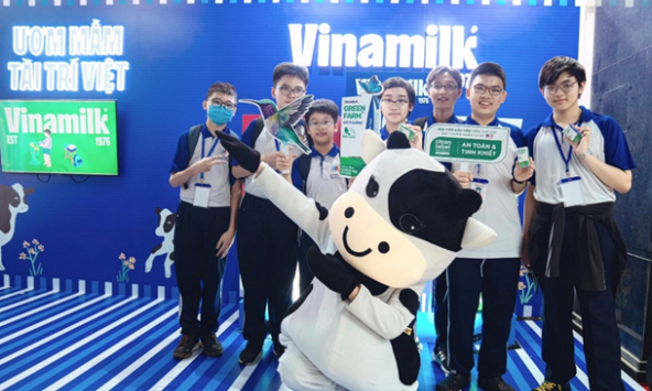 Vinamilk tiếp sức 'chiến binh nhí' trên sân chơi Robotacon WRO 2023