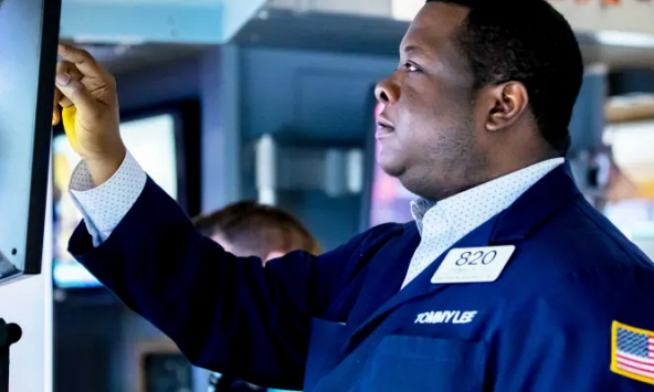 Dow Jones sụt gần 300 điểm, Phố Wall giảm 3 phiên liên tiếp