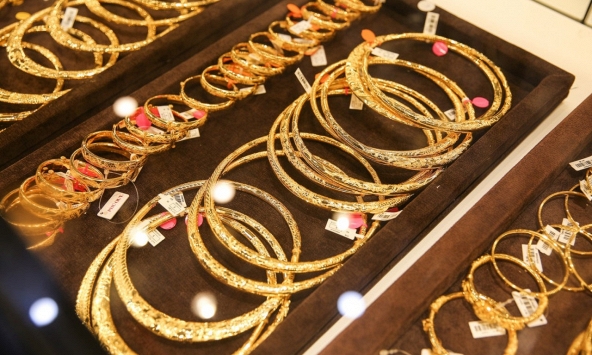 Giá vàng hôm nay 19/8: Thế giới đi ngang