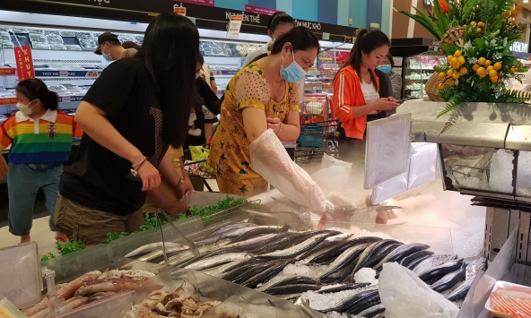 Cá linh non đầu mùa giá cao