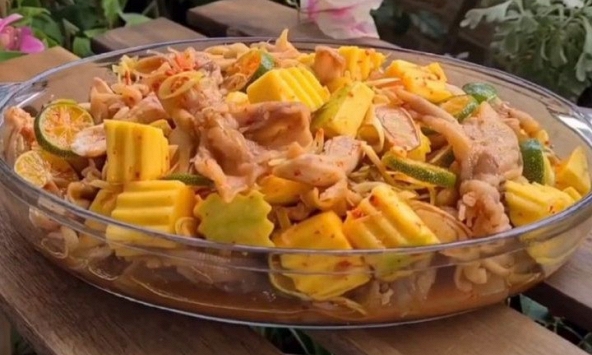 Món ngon mỗi ngày: Cách làm món chân vịt rút xương sốt Thái cay ngon đậm đà