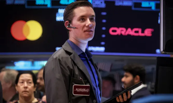 S&P 500 giảm điểm do lo ngại về sự gia tăng lợi suất trái phiếu Mỹ, 