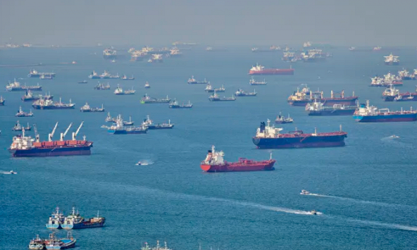 Tàu container tụ tập bên ngoài các cảng châu Á, chờ xuất khẩu phục hồi