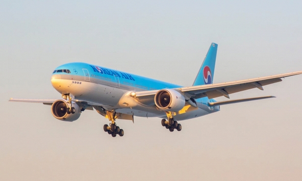 Korean Air chuẩn bị cân hành khách trước khi bay