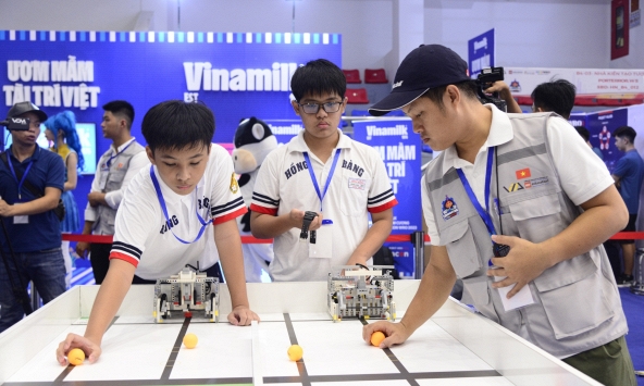 Vinamilk tiếp sức nhà vô địch nhí bứt phá tại Robotacon WRO 2023