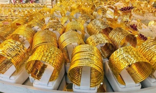 Giá vàng hôm nay 30/8: Thế giới tăng vọt