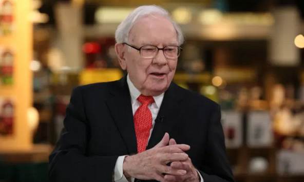 Ở tuổi 93 nhưng ông Warren Buffett vẫn đủ sức đưa cổ phiếu Berkshire lên đỉnh lịch sử