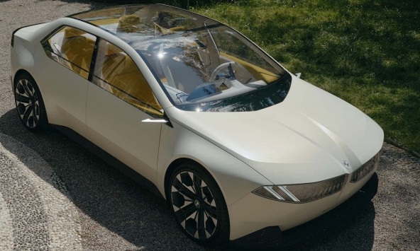 BMW Vision Neue Klasse: Một chiếc xe điện tối giản với màn hình hiển thị trên kính chắn gió khổng lồ