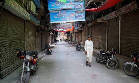 Tiểu thương nghỉ bán vì lạm phát cao, tiền mất giá