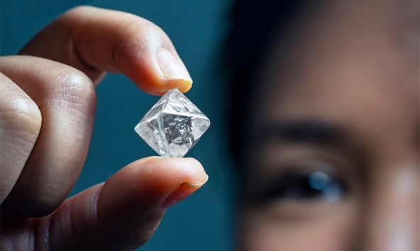 Giá kim cương đang rơi tự do khi ngày càng nhiều 'đồ nhân tạo'