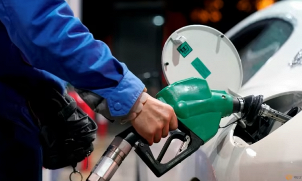 Giá dầu tăng do dữ liệu kinh tế Mỹ và kỳ vọng cắt giảm của OPEC+