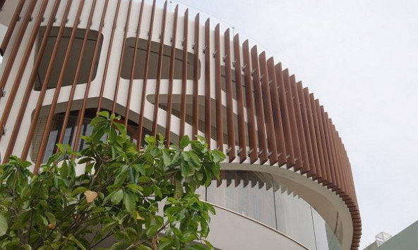 Giải pháp chống nắng đơn giản, hiệu quả cho ngôi nhà hướng Tây