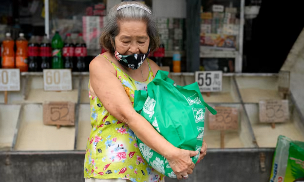 Philippines xem xét giảm thuế gạo khi lạm phát gia tăng