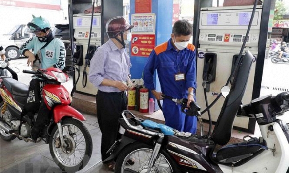 Giá xăng tiếp tục tăng, gần chạm ngưỡng 25.000 đồng/lít