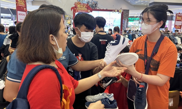 Săn đồ hiệu giảm giá đến 90% tại TP.HCM