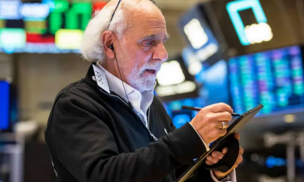 Chứng khoán Mỹ sụt giảm, nhà đầu tư lo ngại lãi suất tăng